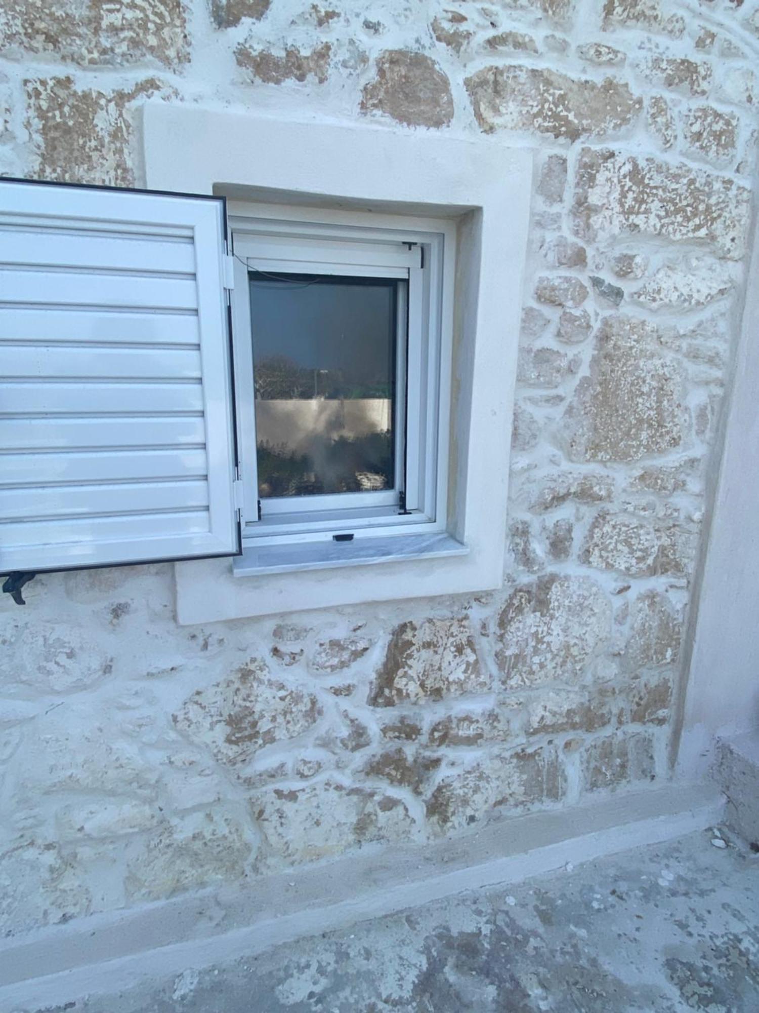 Da Vinci Kavouropetra * Aegina